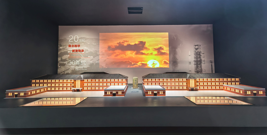 桌子上摆放着广告卡片和许多书中度可信度描述已自动生成